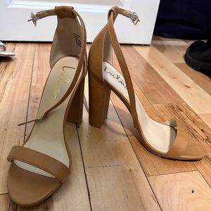 Never worn Lulus sandal heel